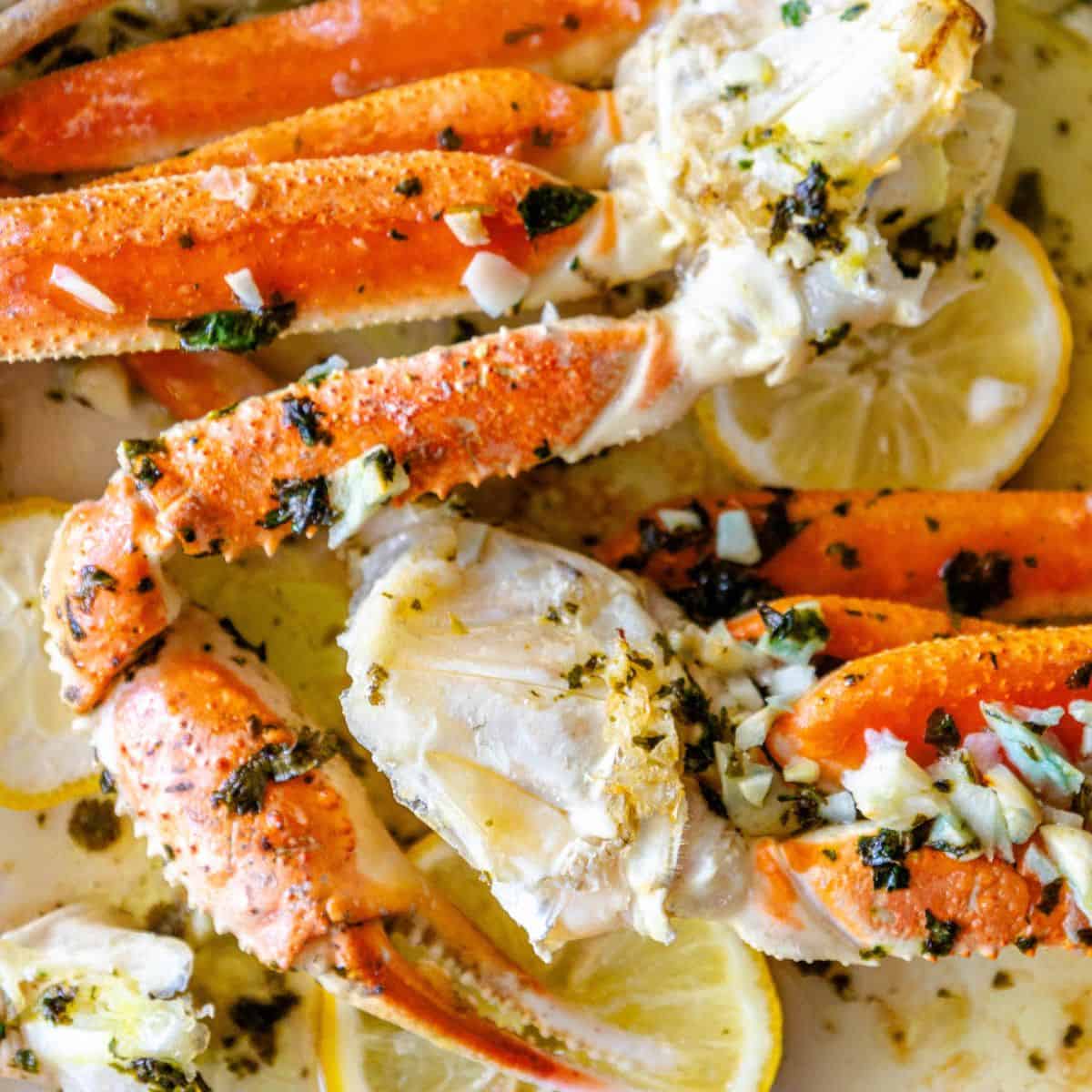 What Goes with Crab Legs: Perfect Pairings for Seafood Feasts