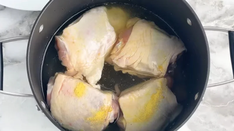 How to Boil Chicken Thighs: Step-by-Step Guide to Perfectly Cooked Chicken